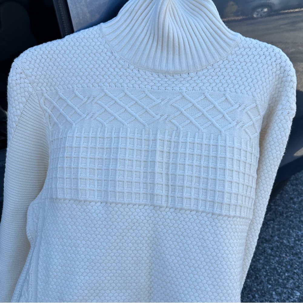 Like New Guess White Chunky Knit Turtleneck Sweater